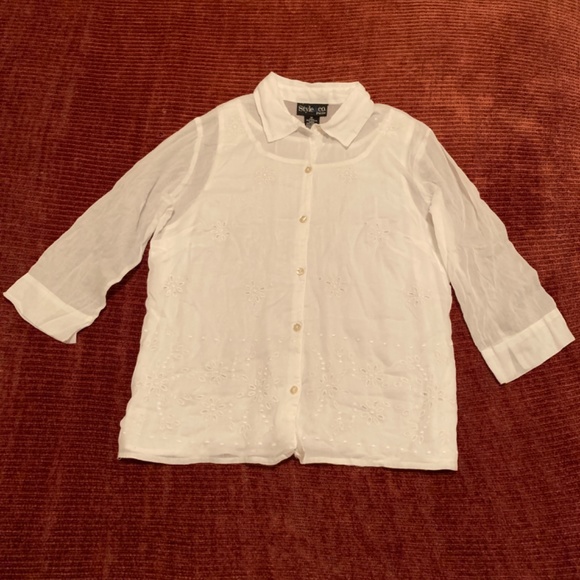 White Button-Down Shirt w/t Stitched Flowers - Picture 13 of 13
